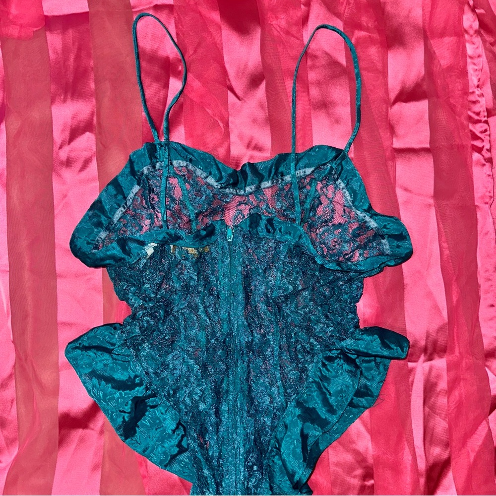 Vintage Victoria’s Secret Gold Label Completely Lace Elegant Ruffle Bodysuit - Picture 7 of 16